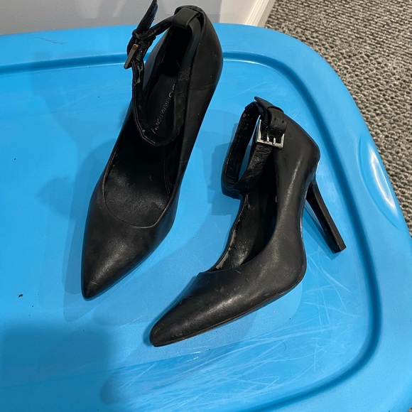 BCBG beautiful shoes - Picture 3 of 4